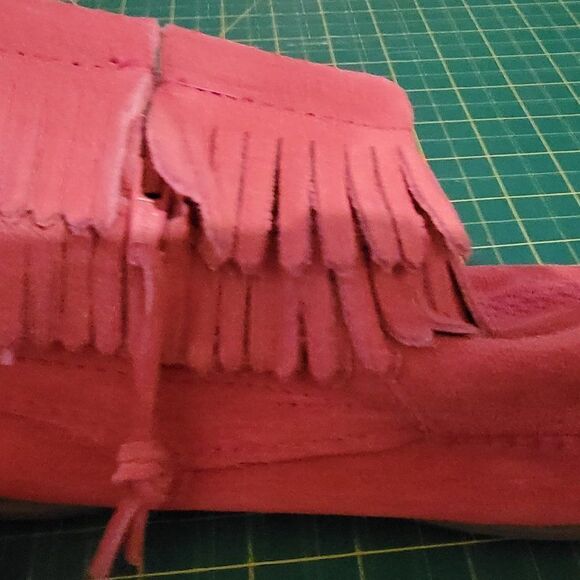 * MINNETONKA GIRLS' PINK SUEDE ROUND TOE MOCCASINS Nwot - Picture 5 of 8